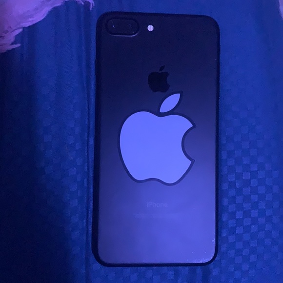 IPhone 7 Plus it’s unlocked - Picture 2 of 11